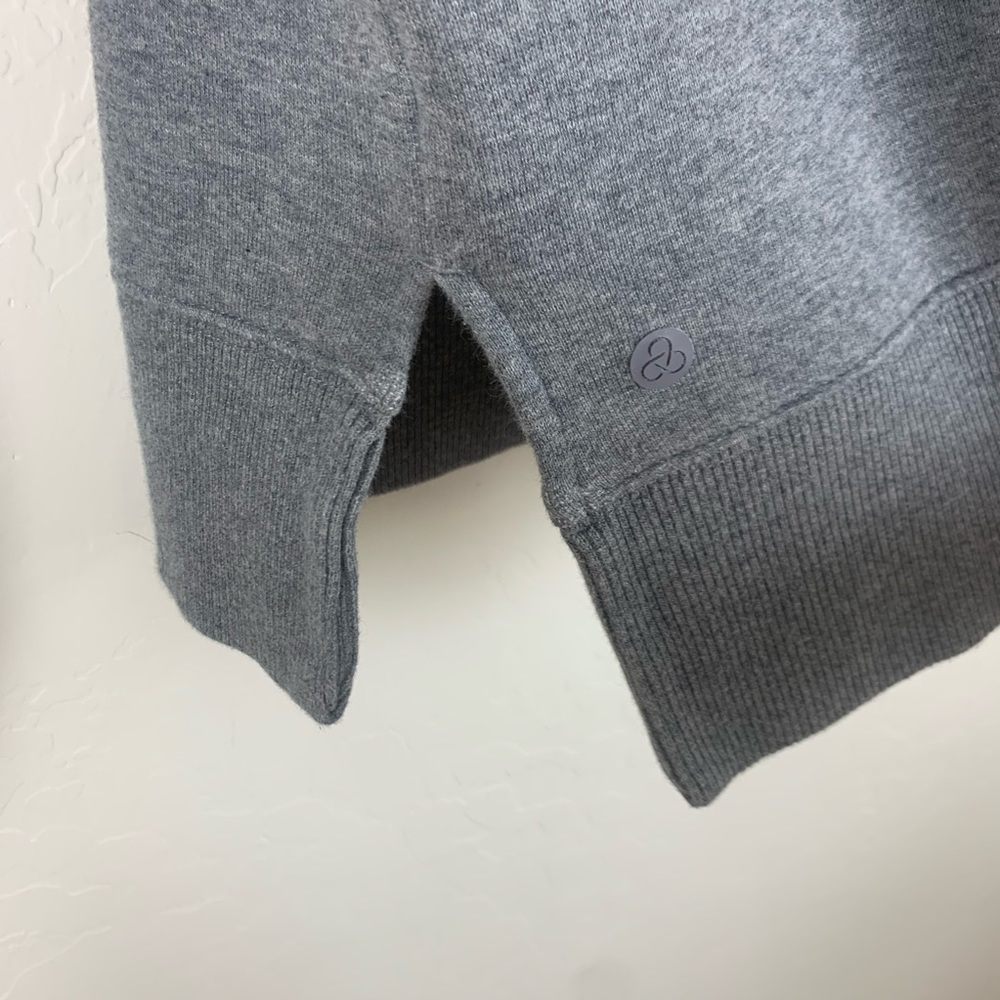 Zella Gray Sweatshirt Pullover Side Slits Size XS - Picture 3 of 5